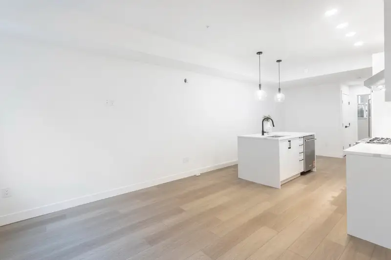 120 720 ROBINSON STREET - photo 4 of 25