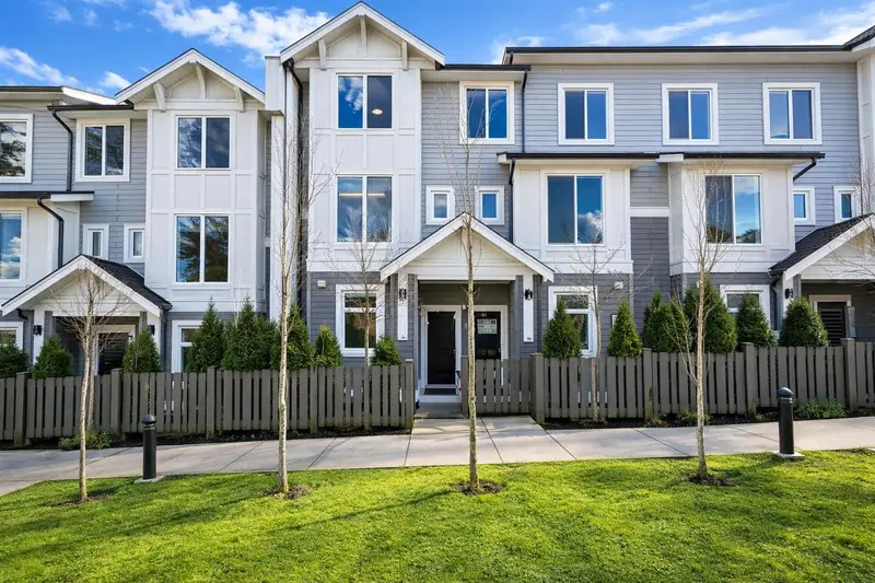 168 9718 161A STREET - photo 4 of 25