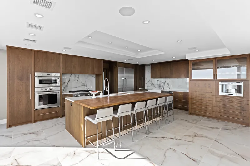 3101 717 JERVIS STREET - photo 3 of 25