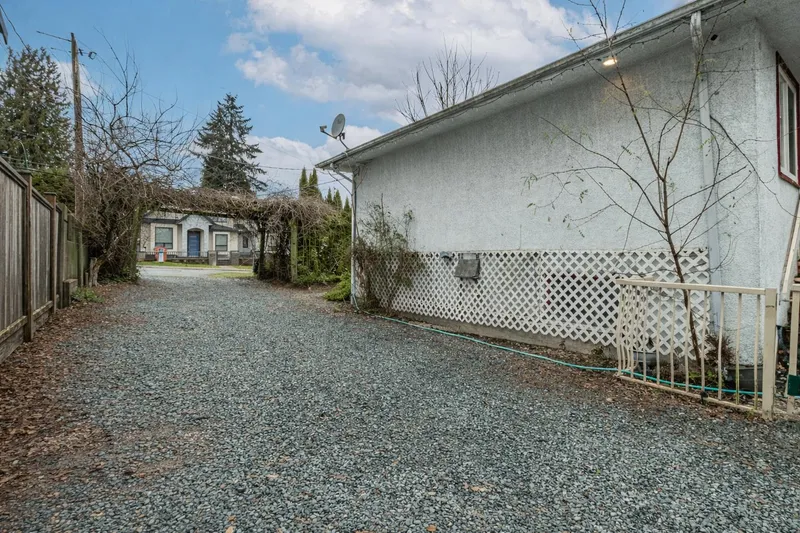 4856 SMITH AVENUE - photo 4 of 8