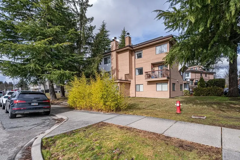 204 13291 70B AVENUE - photo 2 of 23