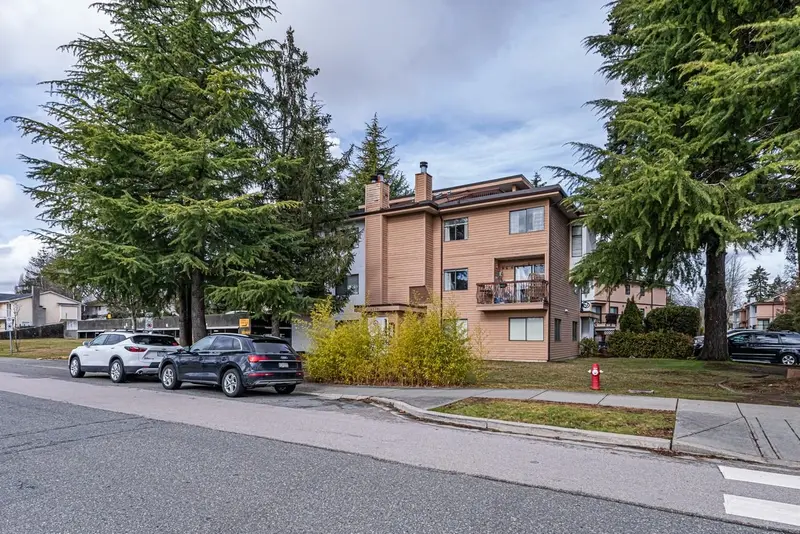 204 13291 70B AVENUE - photo 3 of 23