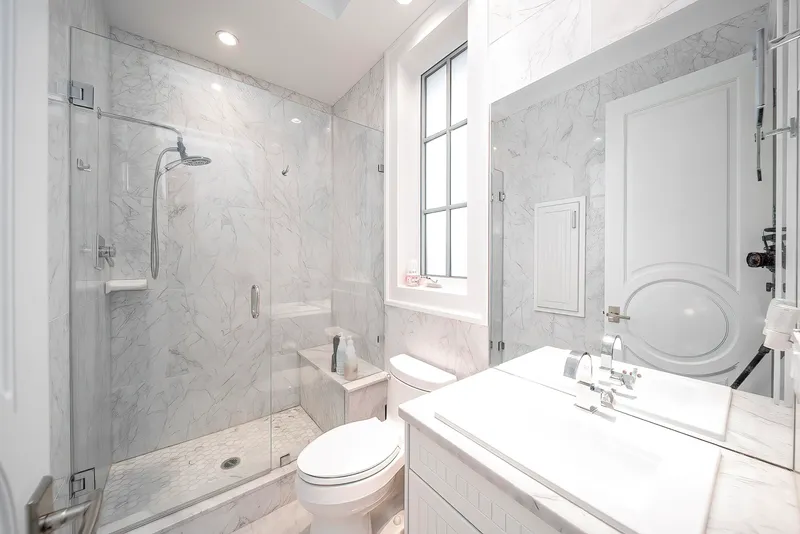 7751 SUNNYHOLME CRESCENT - photo 2 of 25