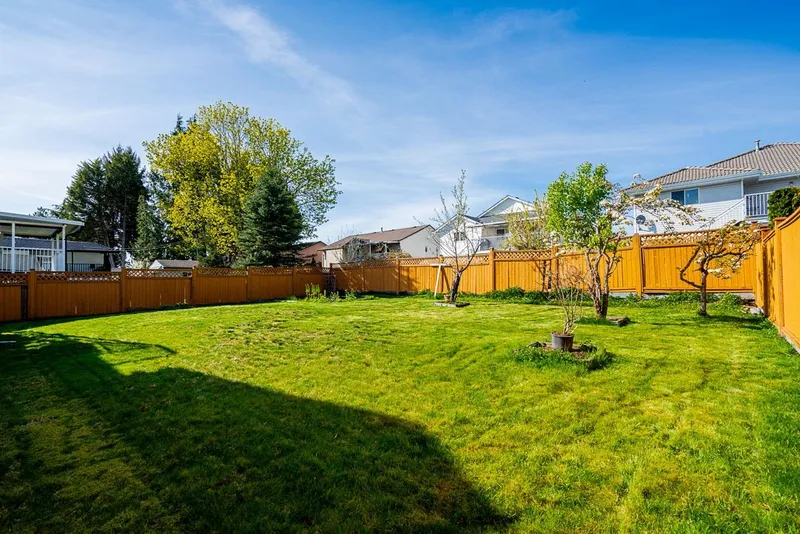 14317 89A AVENUE - photo 2 of 21