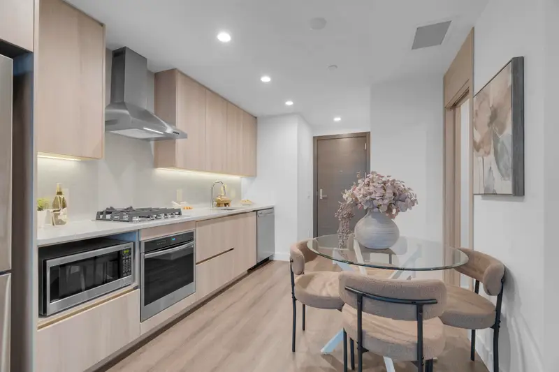 1501 10750 135A STREET - photo 3 of 25