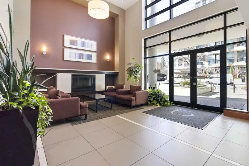 601 1 RENAISSANCE SQUARE - photo 3 of 25