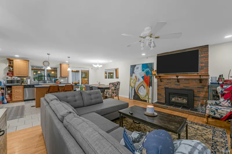 1579 136 STREET - photo 3 of 25