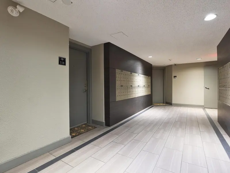 118 9847 MANCHESTER DRIVE - photo 4 of 25