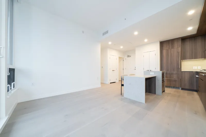 505 5212 CAMBIE STREET - photo 2 of 25
