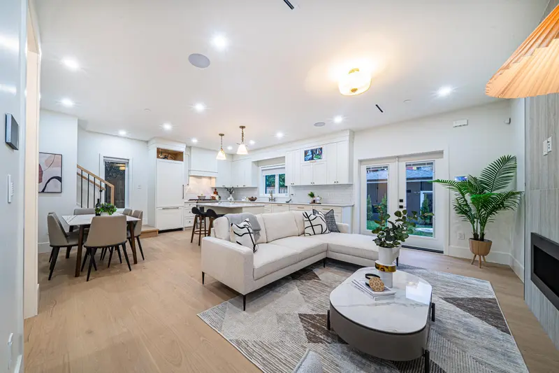 3462 WELWYN STREET - photo 3 of 25