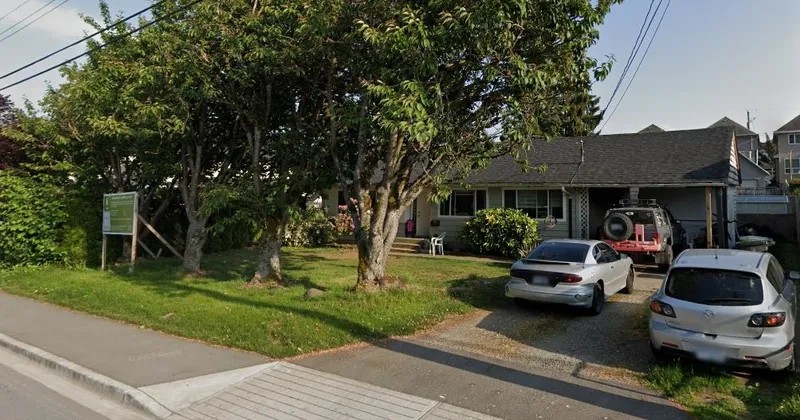 14670 60 AVENUE - photo 2 of 5