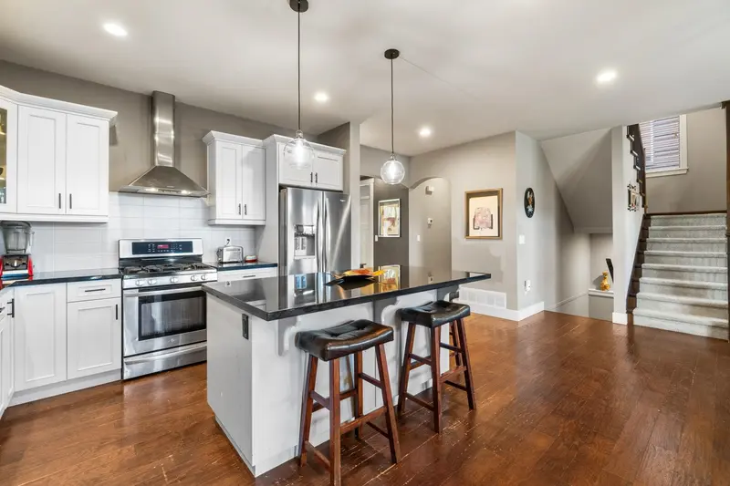 1386 COAST MERIDIAN ROAD - photo 2 of 25