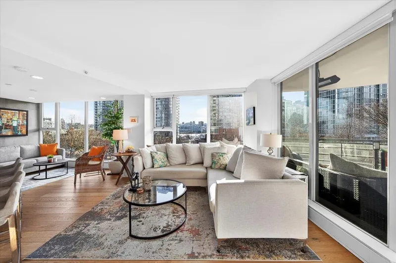 603 1009 EXPO BOULEVARD - photo 4 of 25