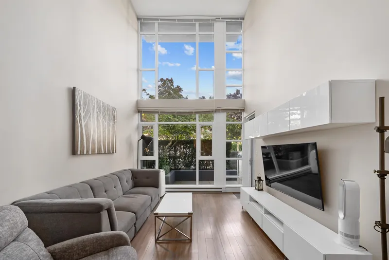 106 958 RIDGEWAY AVENUE - photo 4 of 25