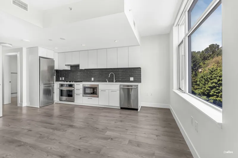 614 3451 SAWMILL CRESCENT - photo 1 of 21