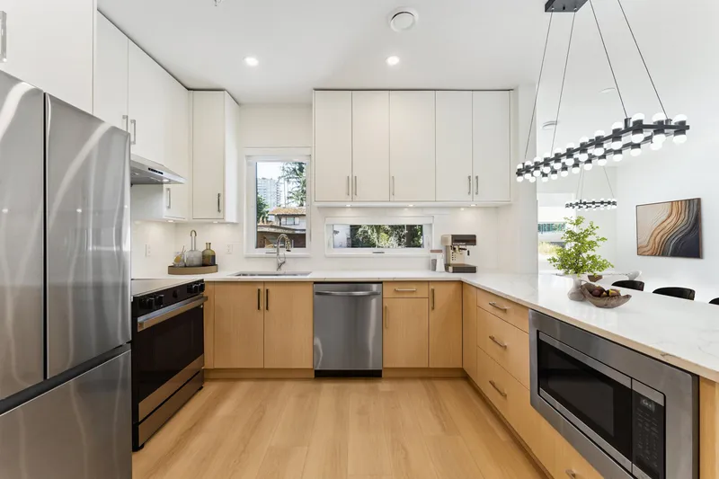 844 ST. DENIS AVENUE - photo 4 of 25