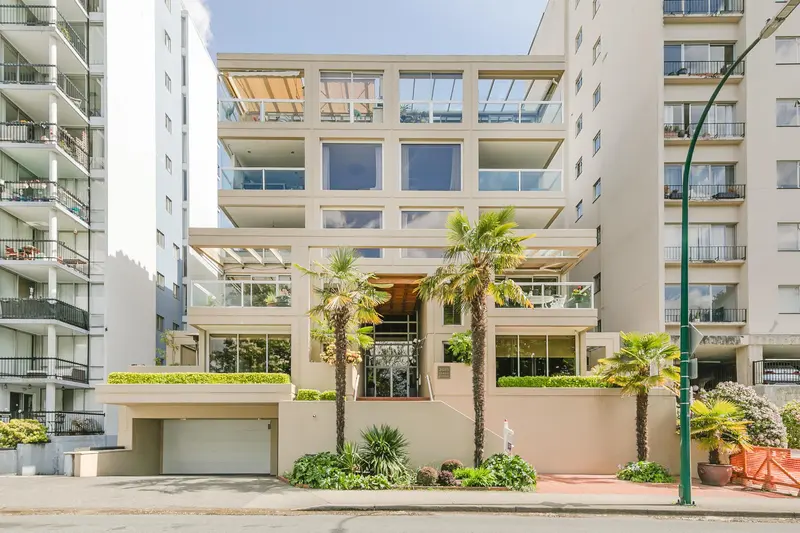 302 2015 BEACH AVENUE - photo 3 of 25