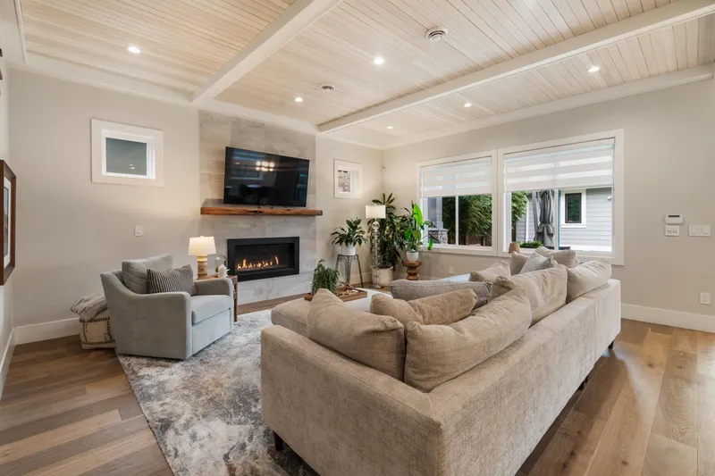 1745 ENDERBY AVENUE - photo 3 of 25