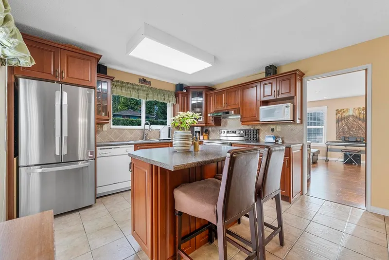 3604 MCRAE CRESCENT - photo 1 of 25