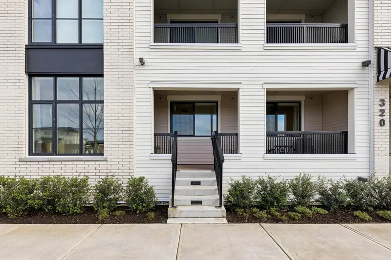 101 320 RIDGE STREET - photo 1 of 25