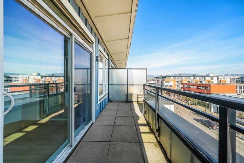 PH8 688 E 17TH AVENUE - photo 4 of 25