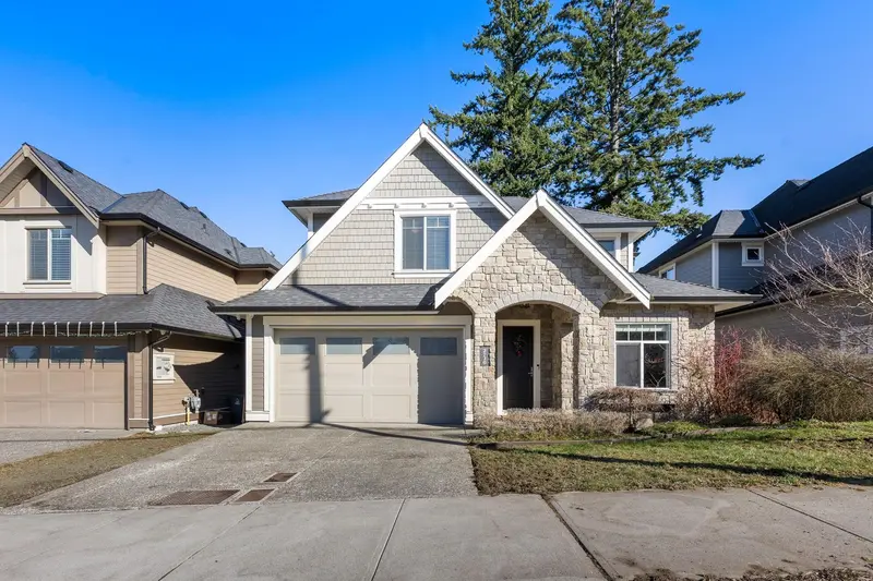 2720 164 STREET - photo 1 of 25