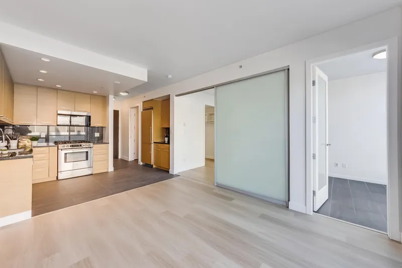 308 2528 MAPLE STREET - photo 4 of 25