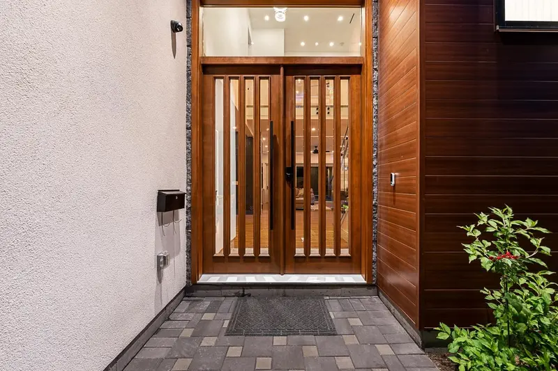 7663 127 STREET - photo 3 of 25