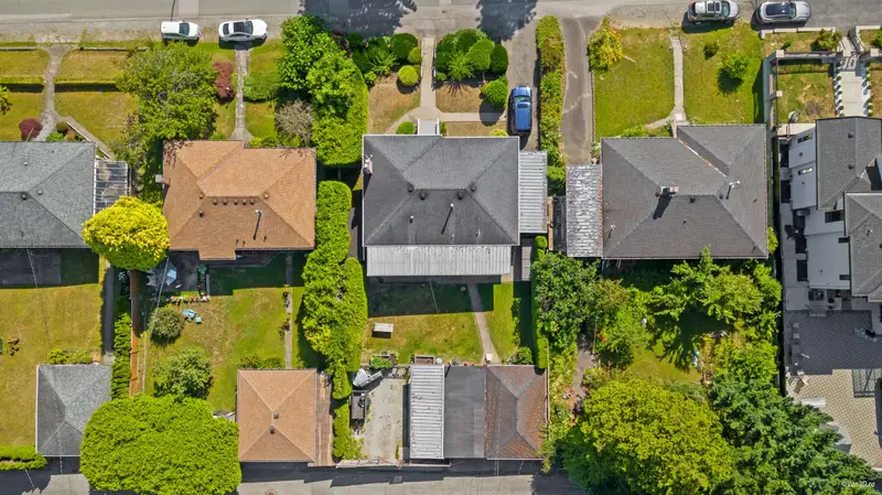 4965 PIONEER AVENUE - photo 4 of 8