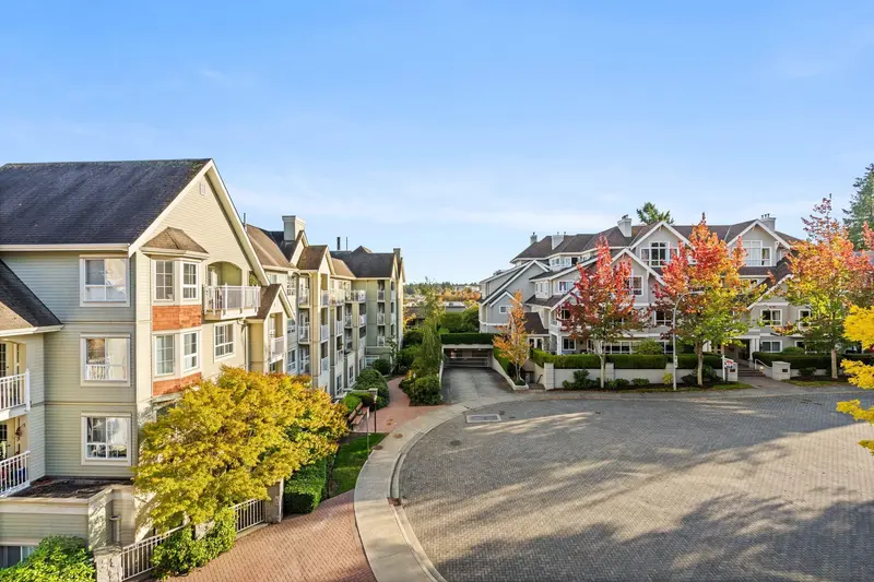 PH5 5555 13A AVENUE - photo 3 of 25