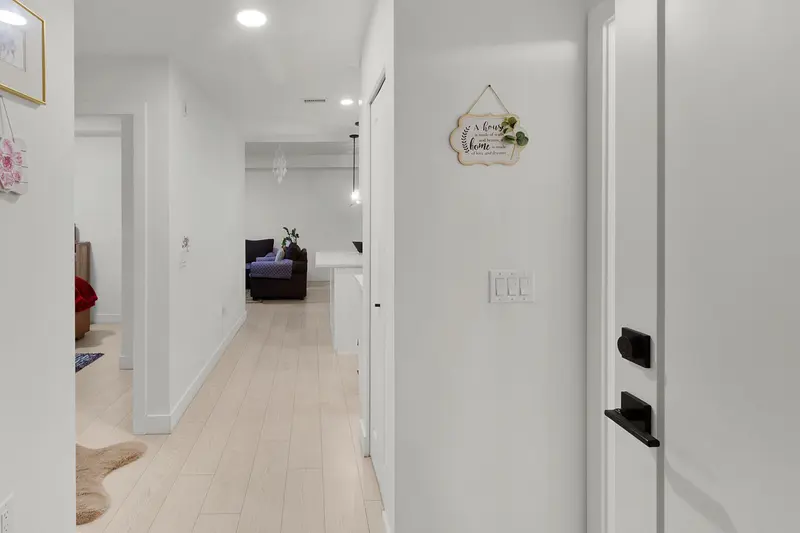 408 19945 BRYDON CRESCENT - photo 3 of 25