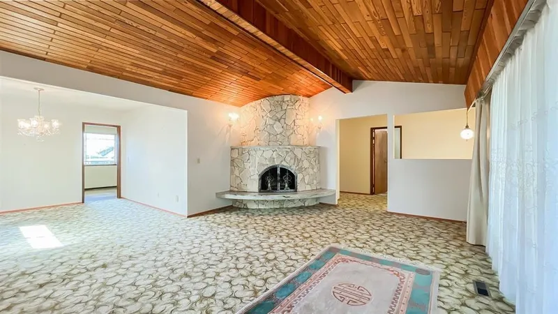 550 E 55TH AVENUE - photo 3 of 25