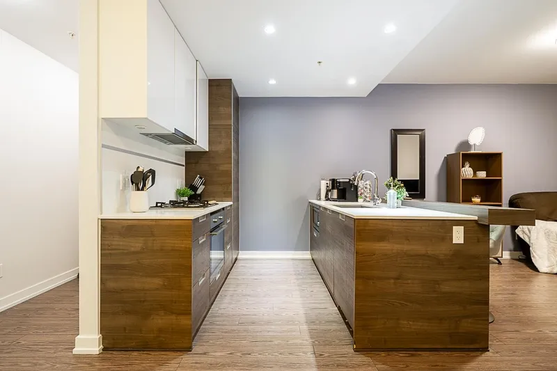 2910 4688 KINGSWAY - photo 2 of 25