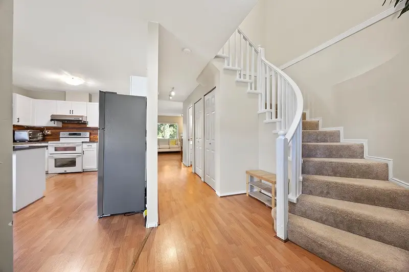 204 16233 82 AVENUE - photo 2 of 25