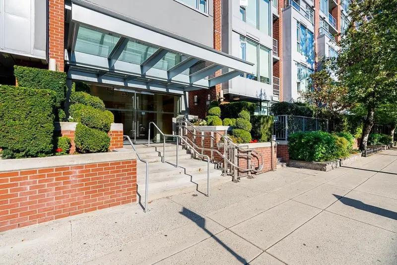 804 1133 HOMER STREET - photo 1 of 15