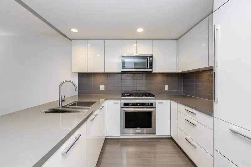 2207 3093 WINDSOR GATE - photo 3 of 25