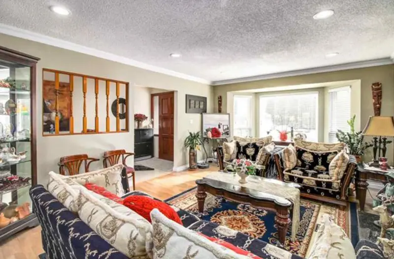 10451 STEVESTON HIGHWAY - photo 2 of 17