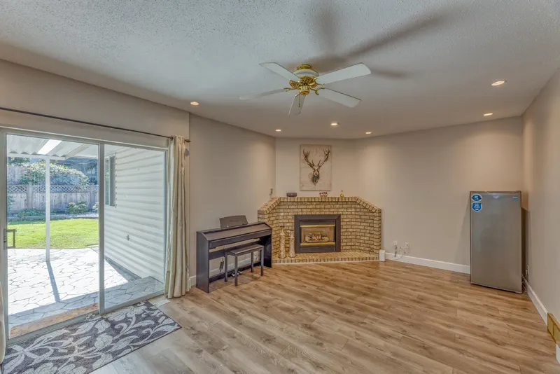 22970 126 AVENUE - photo 3 of 25