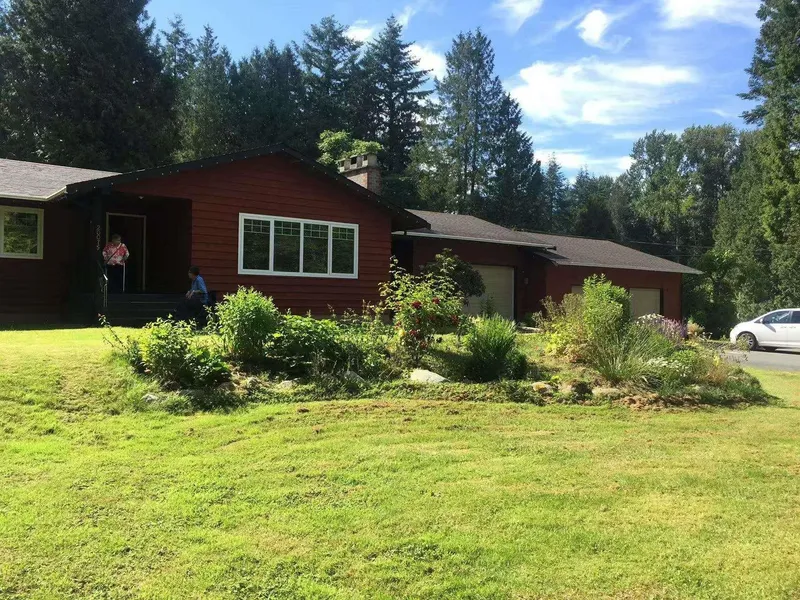 20075 FERNRIDGE CRESCENT - photo 2 of 8