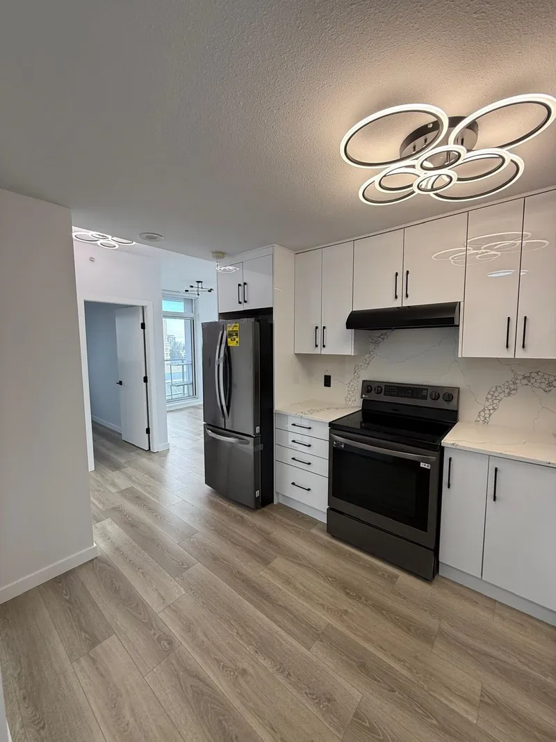 804 6133 BUSWELL STREET - photo 4 of 25