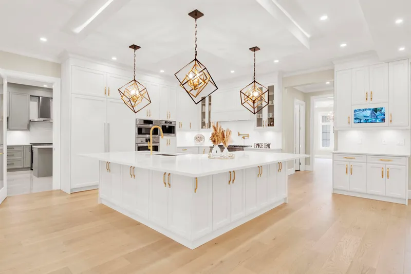 16285 28 AVENUE - photo 3 of 25