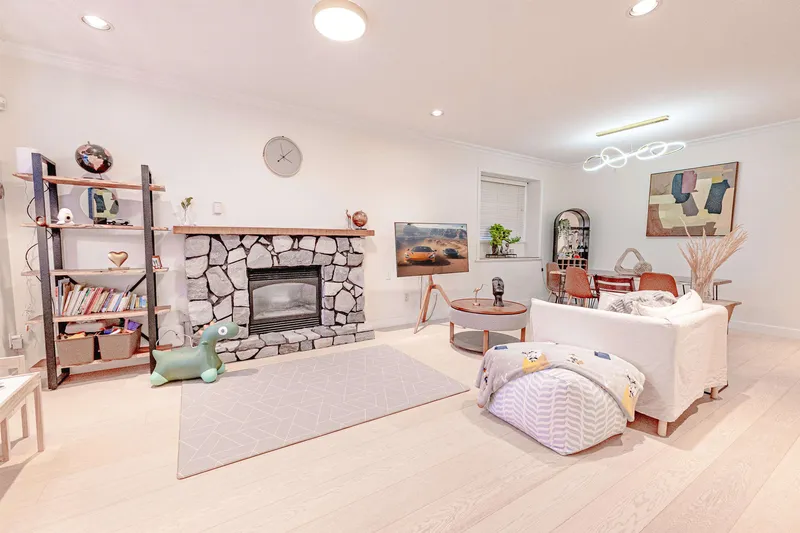 4857 VICTORY STREET - photo 4 of 25