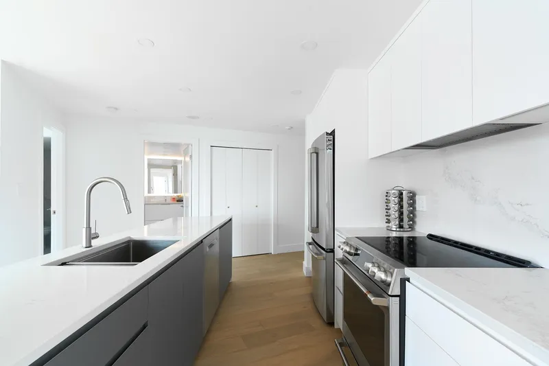 903 995 ROCHE POINT DRIVE - photo 4 of 19