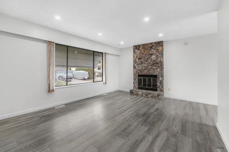 7710 JUNIPER STREET - photo 2 of 20