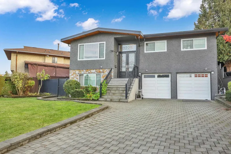 8225 NW BURNFIELD CRESCENT - photo 4 of 25