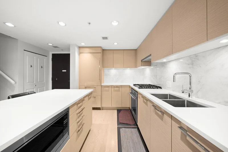 102 6700 DUNBLANE AVENUE - photo 1 of 25