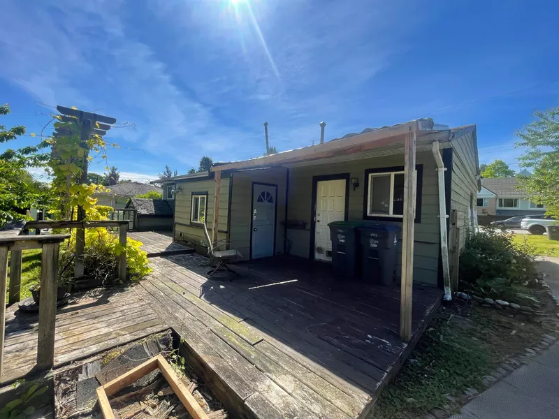 15463 16A AVENUE - photo 4 of 18