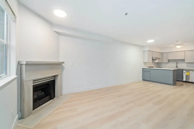 307 2928 COMMERCIAL DRIVE - photo 4 of 25