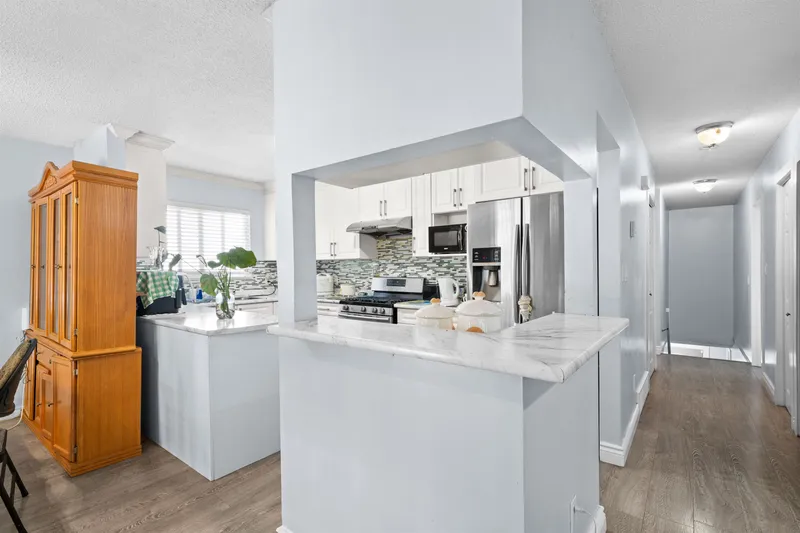 13687 112 AVENUE - photo 4 of 20