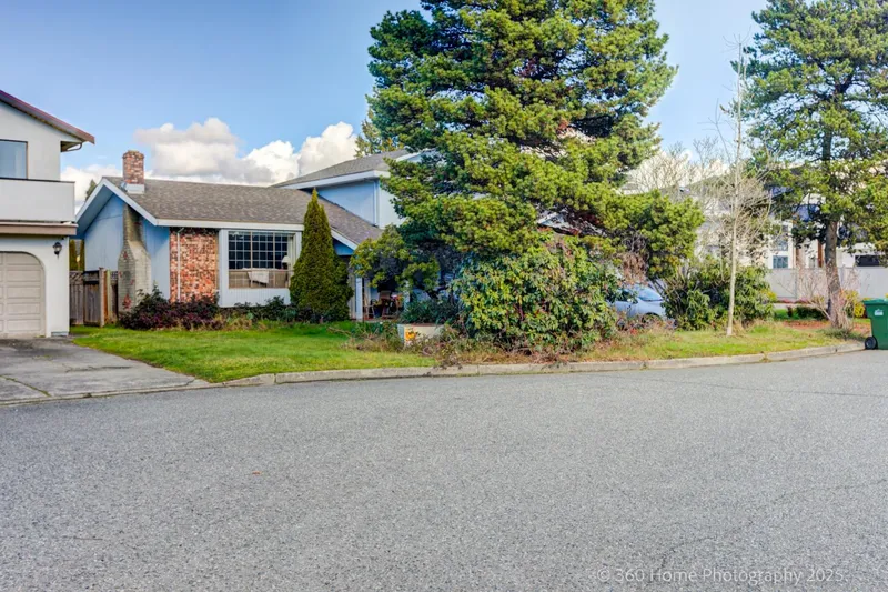 4391 DEERFIELD CRESCENT - photo 3 of 11